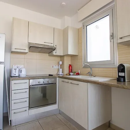 Beachside 1-bed With Huge Veranda *