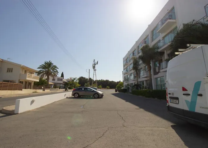 דירה Beachside 1-bed With Huge Veranda פרוטאראס