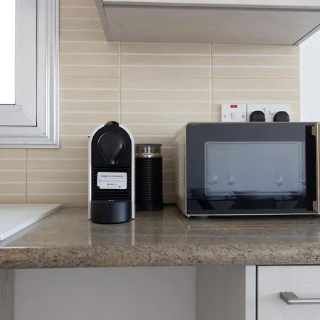 Apartamento Beachside 1-bed With Huge Veranda