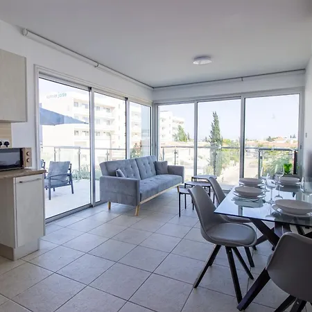 Lejlighed Beachside 1-bed With Huge Veranda *