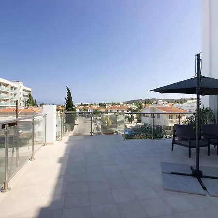 Beachside 1-bed With Huge Veranda