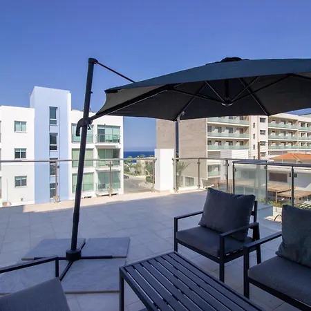 Beachside 1-bed With Huge Veranda