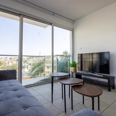 Beachside 1-bed With Huge Veranda Protaras