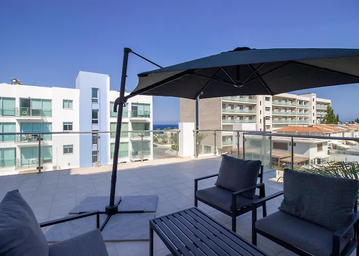 Beachside 1-bed With Huge Veranda