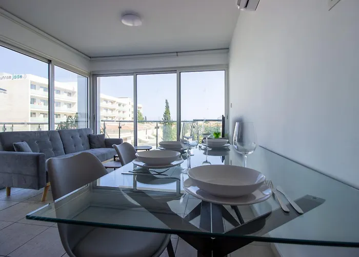 Lejlighed Beachside 1-bed With Huge Veranda *