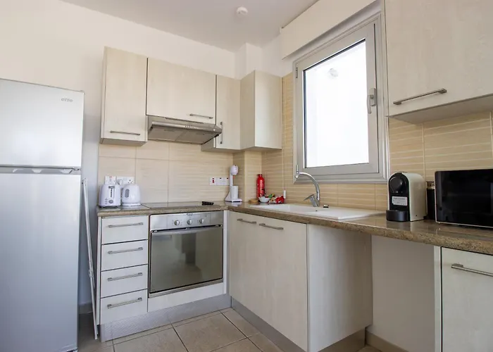 Beachside 1-bed With Huge Veranda *