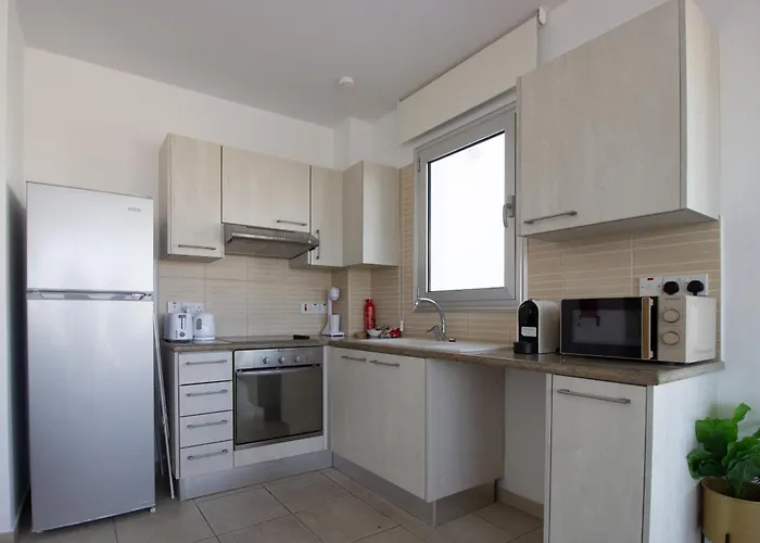 Beachside 1-bed With Huge Veranda 公寓 普罗塔拉斯